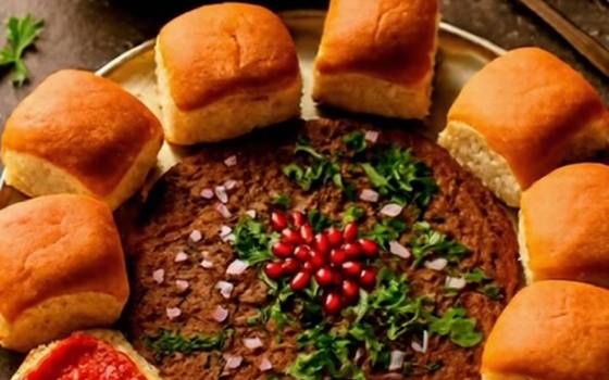 Street food platter - pav, bhaji and vada