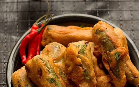 Stuffed Mirch Pakoda